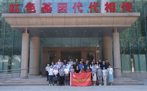 1599212570900526.jpg 国防教育基地合影.JPG